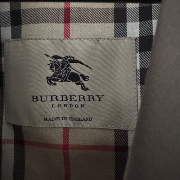 Burberry Trench, modern cut US size 10 Uk size 12 - Picture 13 of 16